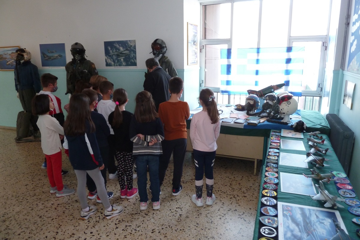 Αξιέπαινη πρωτοβουλία: Έκθεση για την Πολεμική Αεροπορία στο 1ο Δημοτικό Σχολείο Αγίου Κωνσταντίνου (φωτο)