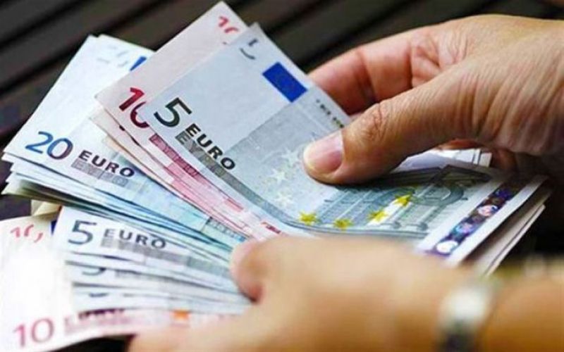 Αλλάζουν τα κριτήρια στα επιδόματα – Μαχαίρι στους δικαιούχους του επιδόματος παιδιού