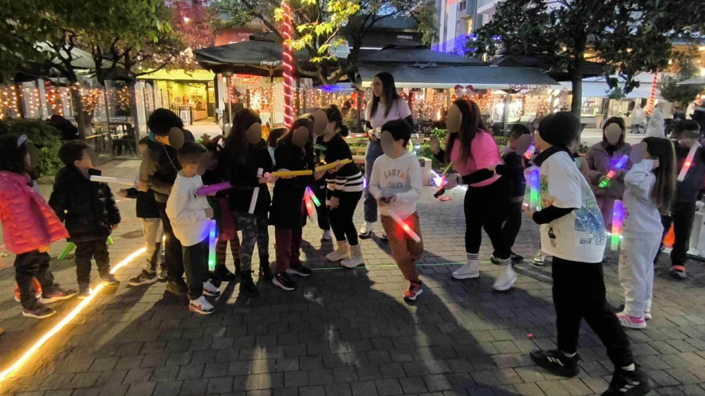 Το Αγρίνιο φόρεσε τα γιορτινά του και «έλαμψε» από παιδικά χαμόγελα