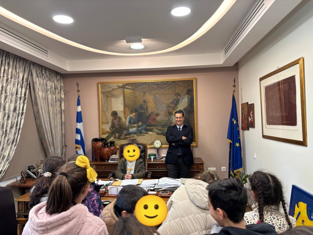 Αγρίνιο: Τα τριτάκια του 8ου Δημοτικού πήγαν Δημαρχείο