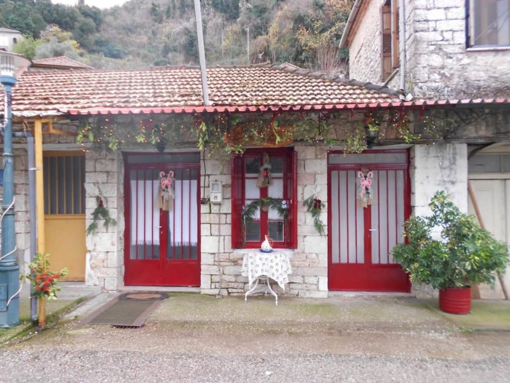 Ζωντανεύει η παράδοση στη Δερβέκιστα Θέρμου – Άνοιξε νέο Πολιτιστικό Εργαστήρι