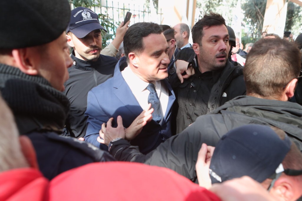 Το σωματείο εργαζομένων νοσοκομείου Μεσολογγίου καταγγέλλει την αστυνομική επίθεση στο νοσοκομείο Νίκαιας