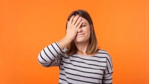 Γιατί ξεχνάμε ονόματα; – Νευρολόγος εξηγεί τι σημαίνει για τη μνήμη μας