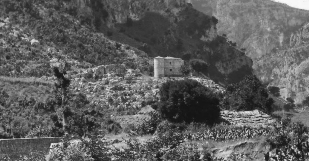 Ο πύργος-φρούριο «Καζάρμα» και τα όρνια της Κλεισούρας