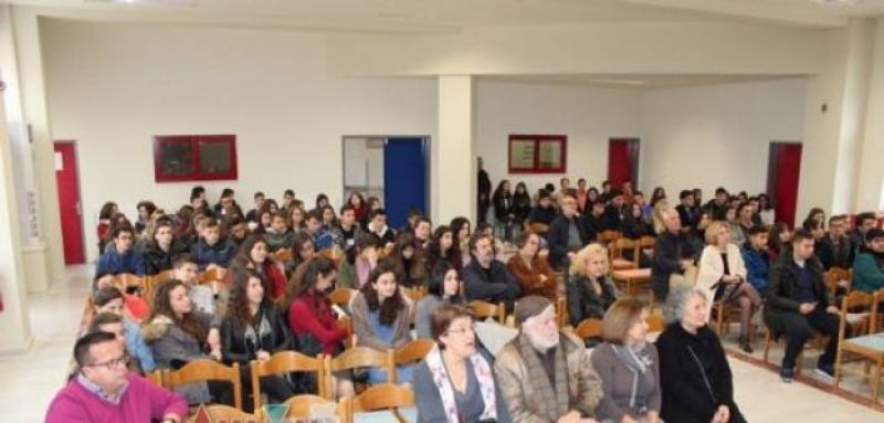 Στόλισαν το 2ο Λύκειο οι Μεσολογγίτες ζωγράφοι