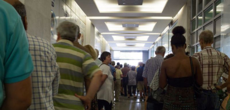 Πόσο ωφελούνται μισθωτοί και συνταξιούχοι με τη μείωση της φορολογίας