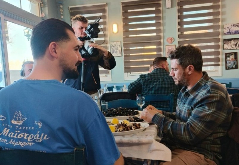 Στην Βόνιτσα η εκπομπή του Άκη Πετρετζίκη “Akis Food Tour”