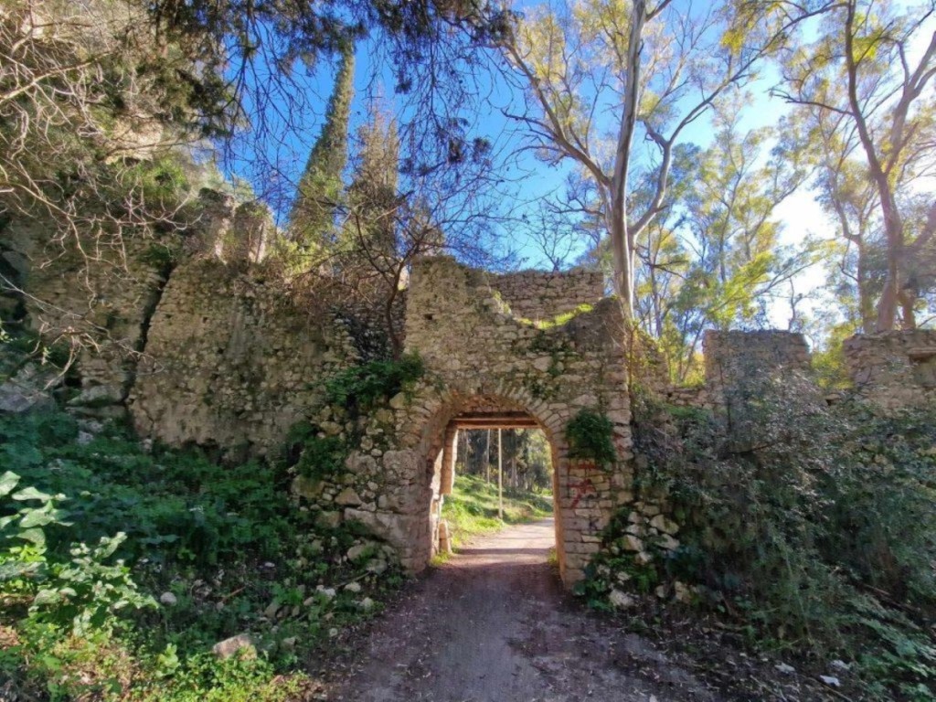 H Χώρα της Βόνιτσας, πίσω από το κάστρο