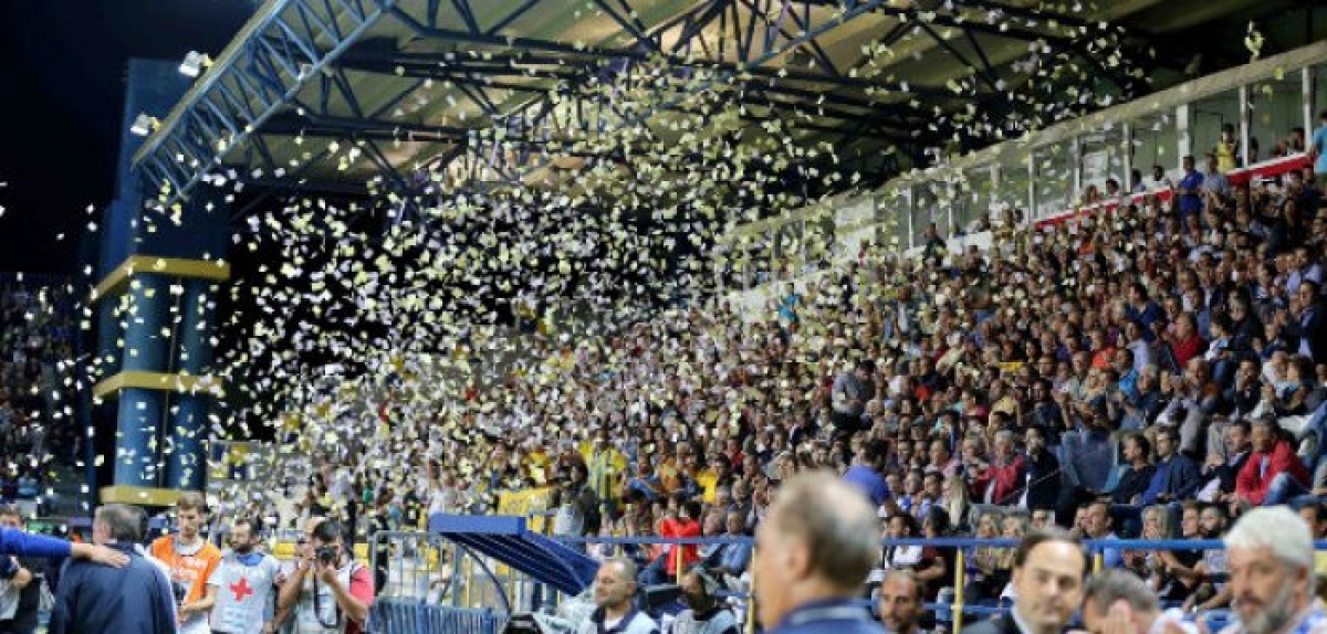 Super League: Γεμάτα γήπεδα αλλά μόνο με εμβολιασμένους!