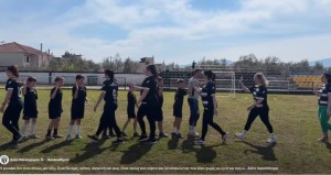 Τέλειο: μαμάδες Vs παιδιά σε ποδοσφαιρικό αγώνα στο Καινούργιο Αγρινίου- Για την Ημέρα της Γυναίκας