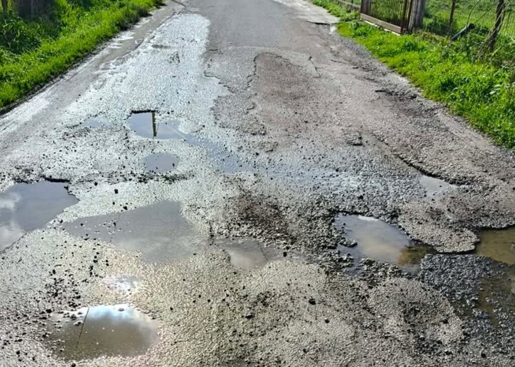 Αμπελάκι Αμφιλοχίας: «Βομβαρδισμένος» ο δρόμος Κάμπος-Κεραμίδι