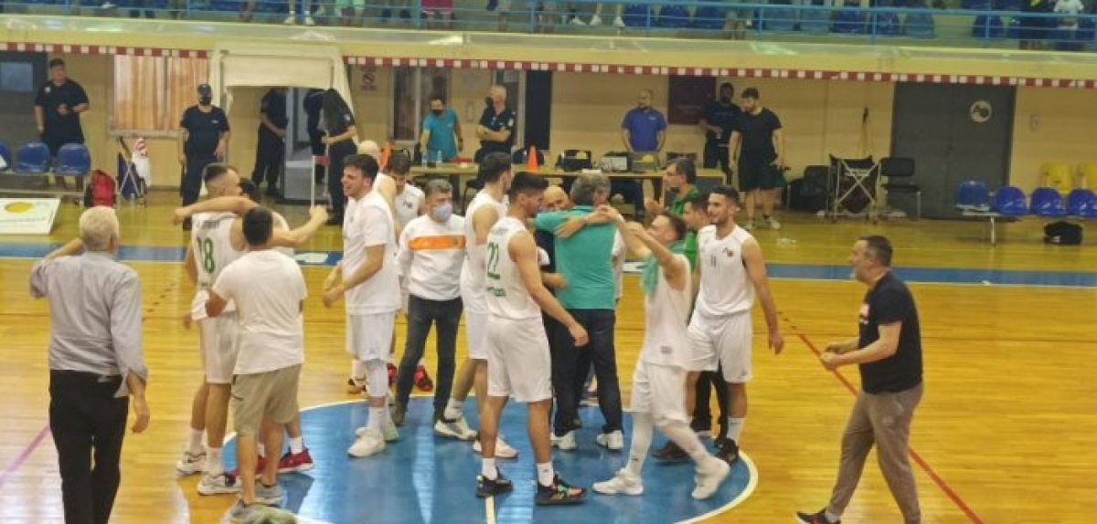 Πανηγυρίζει ο ΑΟ Αγρινίου και μαζί του ολόκληρη η πόλη για την παραμονή του στην Α2 (εικόνες – video)