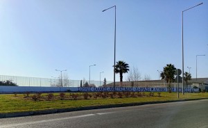 Προσαγωγές για γκράφιτι έξω από το νοσοκομείο Αγρινίου