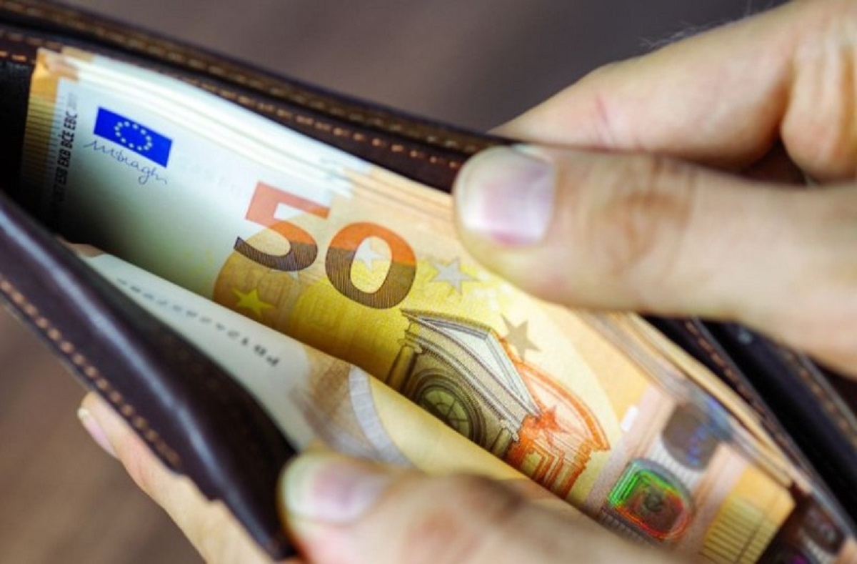 Εκπρόσωπος ΥΠΟΙΚ: Έρχεται νωρίτερα η αύξηση του κατώτατου μισθού – Θα ανταποκρίνεται στις απαιτήσεις των καιρών