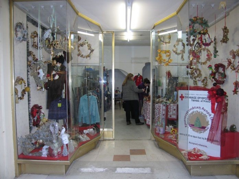Άρχισε το Χριστουγεννιάτικο bazaar από τον Ερυθρό Σταυρό στο Αγρίνιο (ΦΩΤΟ)