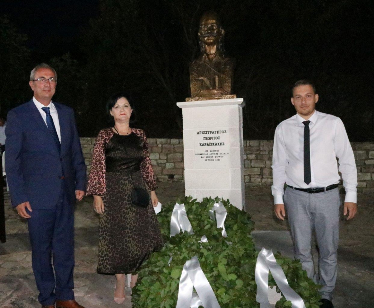 Ο Καραϊσκάκης αγναντεύει από ψηλά στο Πετροχώρι Θέρμου