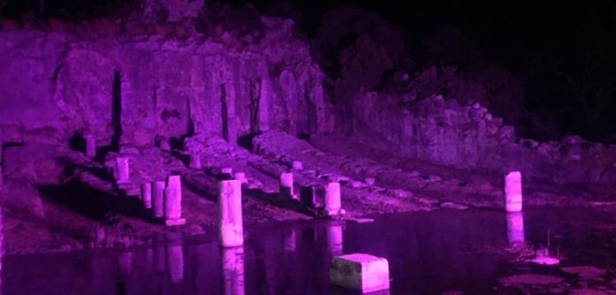 Εντυπωσίασε το φωτισμένο Αρχαίο Νεώριο των Οινιαδών