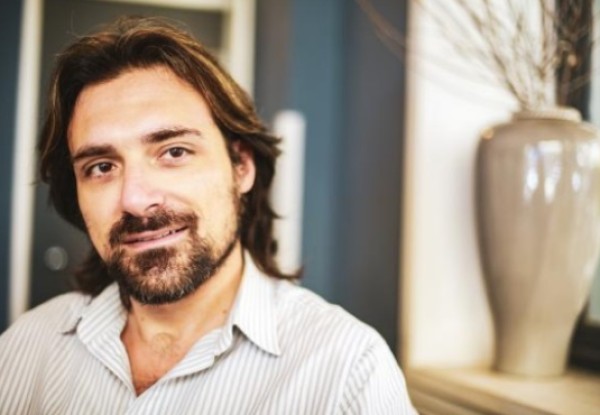 Η μοναξιά του δημιουργού μετουσιωμένη σε γύρισμα: Κινηματογραφικά «κάδρα» αόρατων γυναικών ανά την Ευρώπη, μια συνάντηση με τον σκηνοθέτη Γιώργο Λουριδά