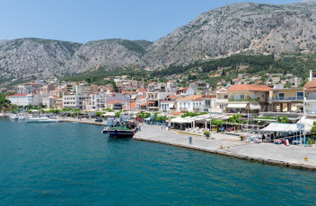 Αστακός: Απαγόρευση στάσης – στάθμευσης οχημάτων στην παραλία το τριήμερο της Αποκριάς