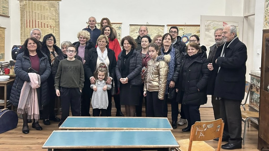 Κοπή πίτας για «Το σεντούκι του παππού» με τις σχολικές αναμνήσεις της 3ης ηλικίας