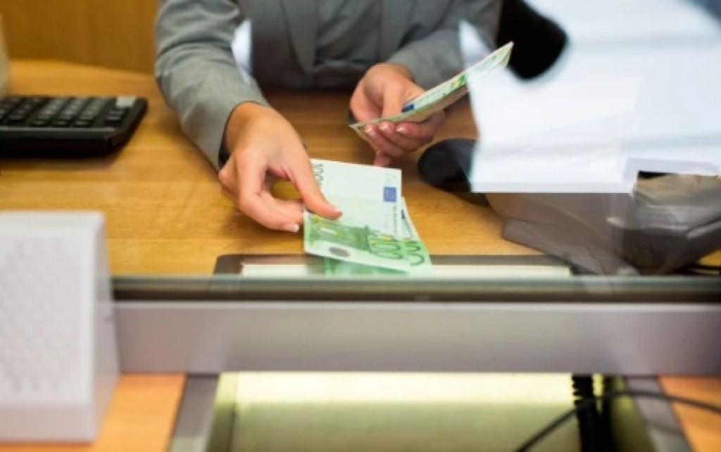 Η ΑΑΔΕ «ανοίγει» λογαριασμούς σε ελληνικές και ξένες τράπεζες, «ψηφιακά πορτοφόλια» και κάρτες