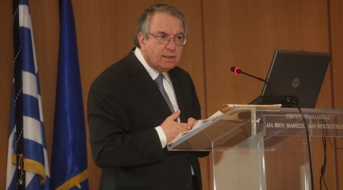Μπαμπινιώτης: Υπόγραψε και όχι υπέγραψε…«Τα 10 πιο ενοχλητικά λάθη» που κάνουμε στα Ελληνικά