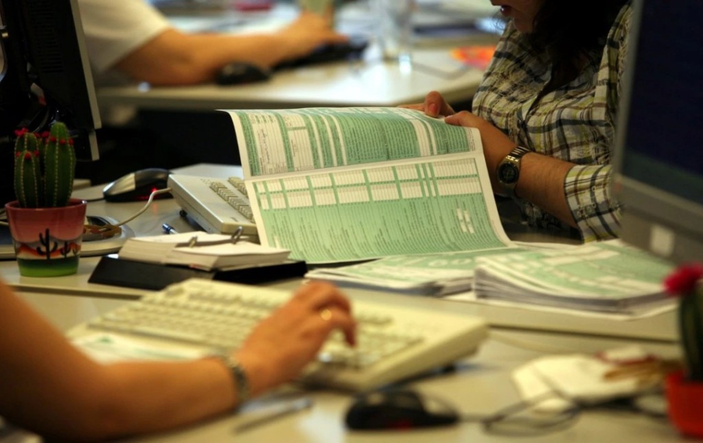 Πρώτο ραντεβού με την εφορία – Ποιοι 18άρηδες θα πρέπει να υποβάλουν φέτος τη δική τους φορολογική δήλωση
