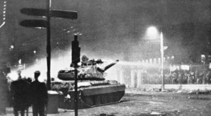 Απ’ την εξέγερση του Πολυτεχνείου, ως τους πλειστηριασμούς και τα σκοτεινά σπήλαια…