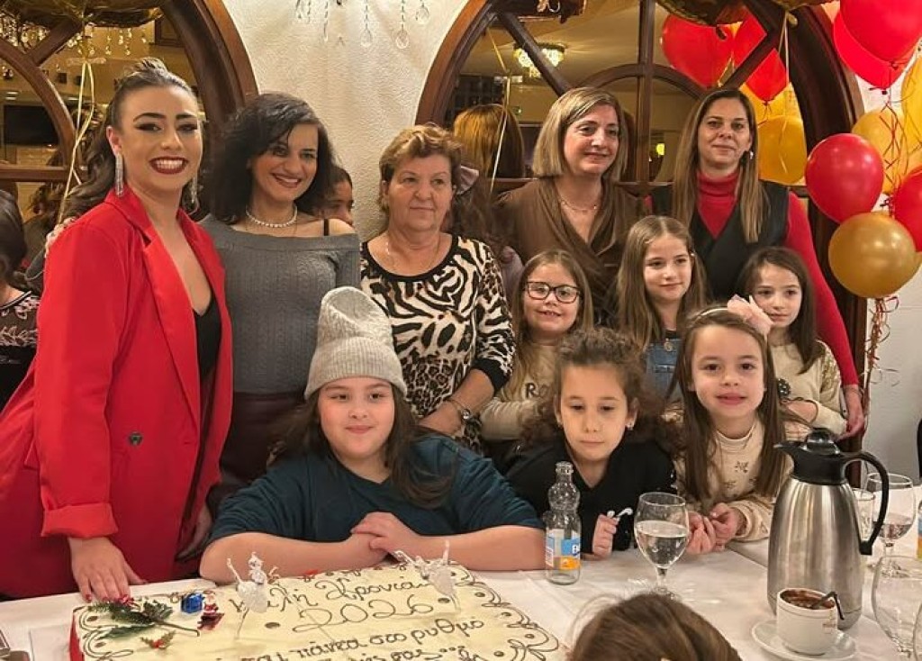 Αγρίνιο: Χαμόγελα και ρυθμός σε κοπή πίτας με τη φροντίδα της δασκάλας μοντέρνου χορού Αναστασίας Ζήση