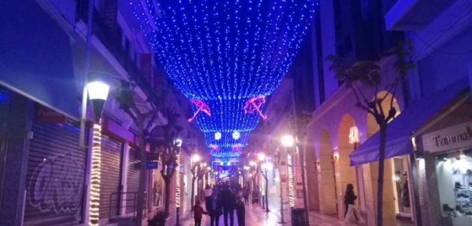 “Άρωμα” Χριστουγέννων στο Αγρίνιο - Άναψε ο Χριστουγεννιάτικος διάκοσμος