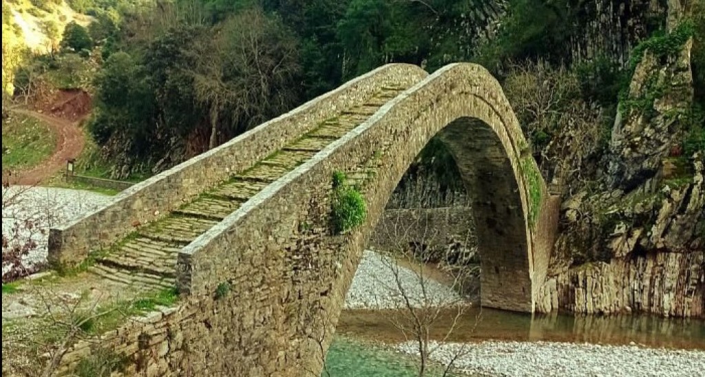 Το γεφύρι της Αρτοτίβας -Ένα από τα παλαιότερα γεφύρια της Ελλάδας