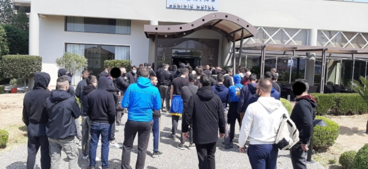 «Ντόπες» από τον κόσμο