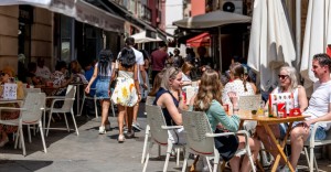 Από την 1η Απριλίου η νέα κλαδική σύμβαση στον επισιτισμό με αυξήσεις μισθών 8% το 2026 και 4% το 2027