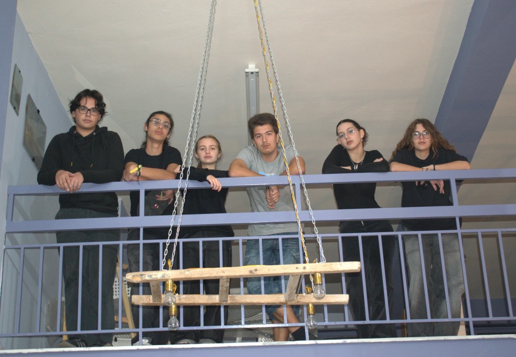 Μια ιδιαίτερη βραδιά στο Καλλιτεχνοχώρι — «Ποιος σκότωσε το σκύλο τα μεσάνυχτα» από την Cue 29