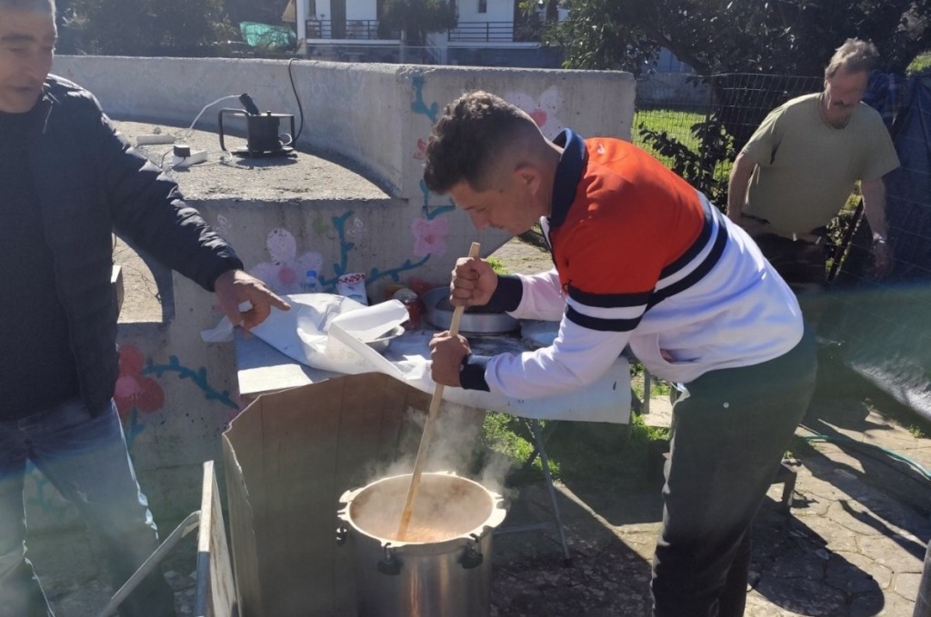 Οι παρέες στην Κάτω Μακρυνού έστρωσαν το Σαρακοστιανό τους τραπέζι – φωτο