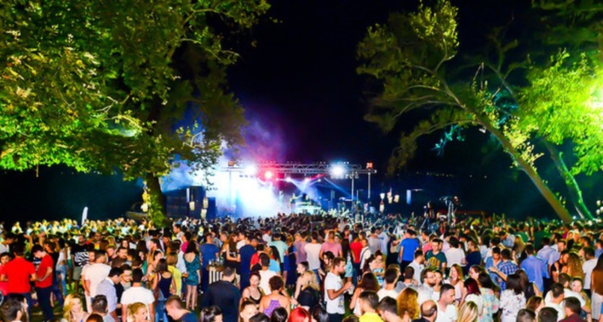 Η Νατάσα Θεοδωρίδου και οι Alcatrash στο Lake Party Trichonida
