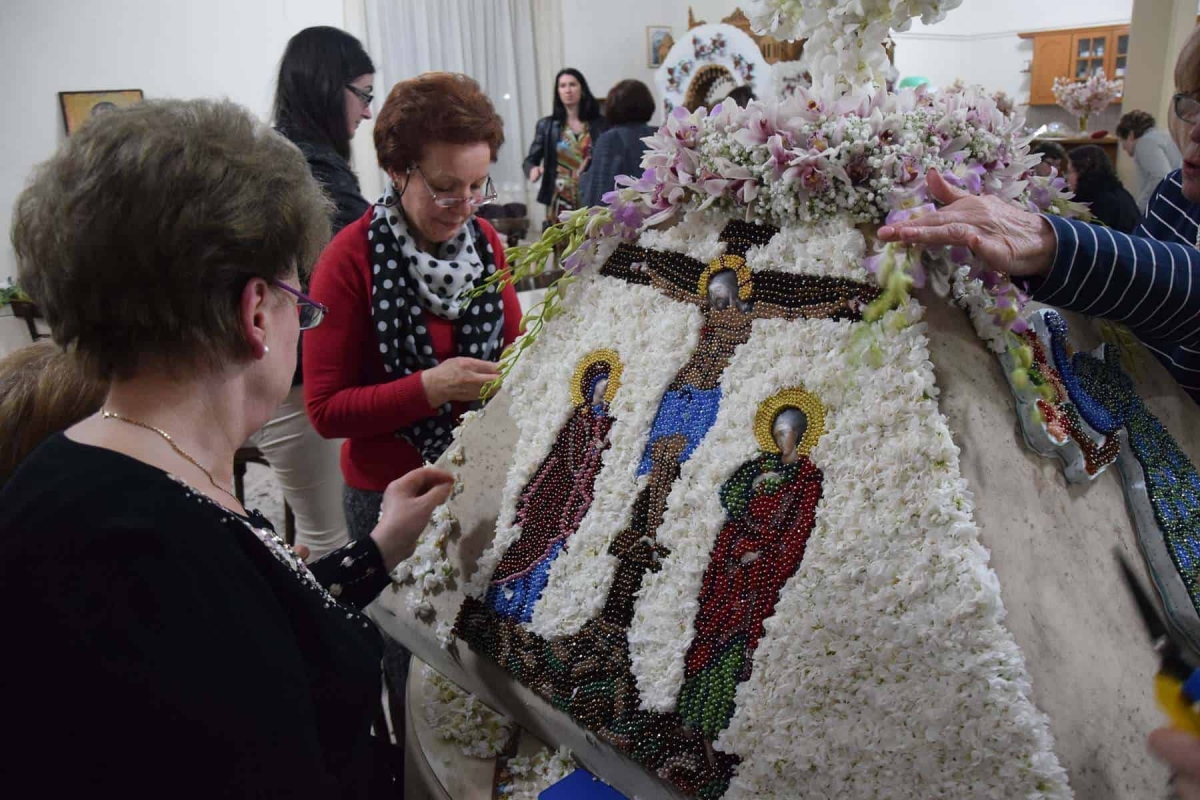 Ο σχεδιασμός και το στόλισμα των επιταφίων στο Αγρίνιο (φωτο-video)