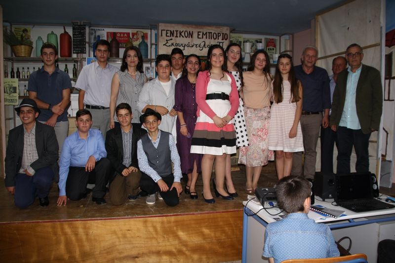 Η παράσταση «Ο Μπακαλόγατος» παίχθηκε στο Γυμνάσιο Καλυβίων