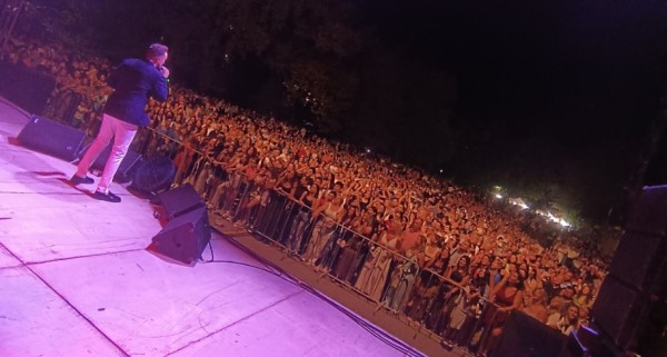Πλήθος κόσμου στη συναυλία Μενιδιάτη, Γιαννιά και Master Tempo στο Θέρμο (βίντεο)