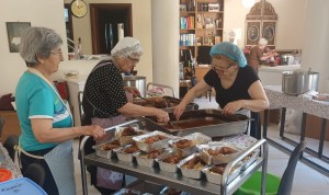 Άγιος Δημήτριος Αγρίνιου: Με αρνάκι γιουβέτσι στα συσσίτια ανήμερα του Αγίου Πνευμάτος