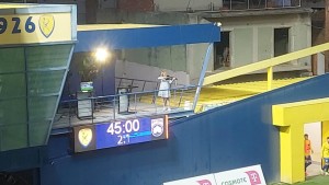 Παναιτωλικός – Κηφισιά: Η Μαριάννα Τσίτζου καθήλωσε τους φιλάθλους με το βιολί της