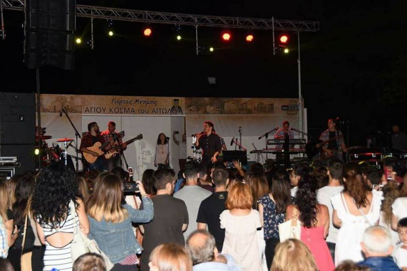 Πολύ μεγάλη επιτυχία σημείωσε η συναυλία του Μιχάλη Χατζηγιάννη στο Θέρμο.