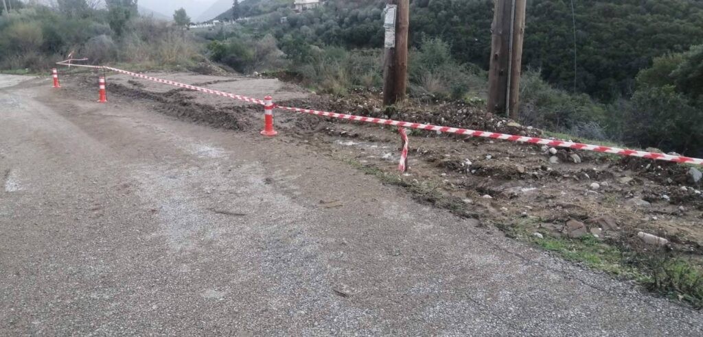 Κακοκαιρία: Αποκατάσταση καθίζησης και καθαρισμοί στα Παρακαμπύλια (φωτο)
